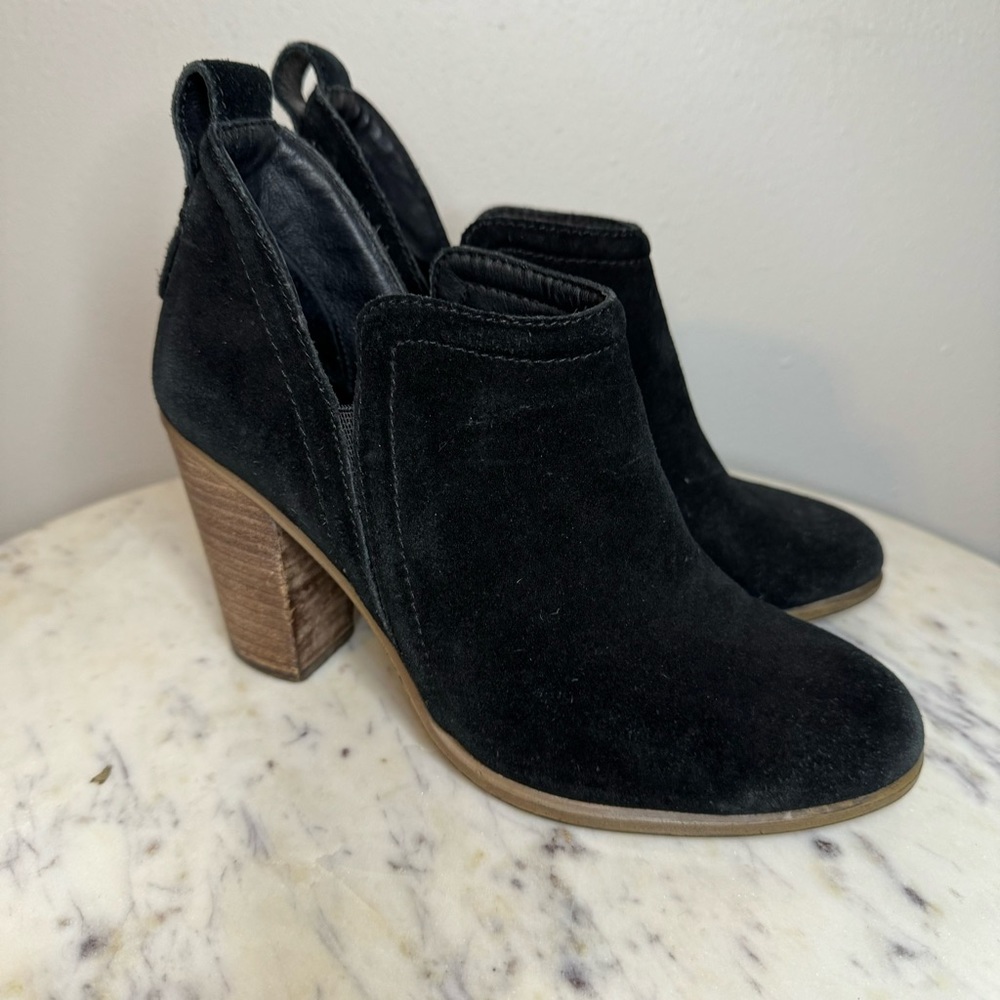 Vince Camuto Booties Size 5.5M black Suede heels boots